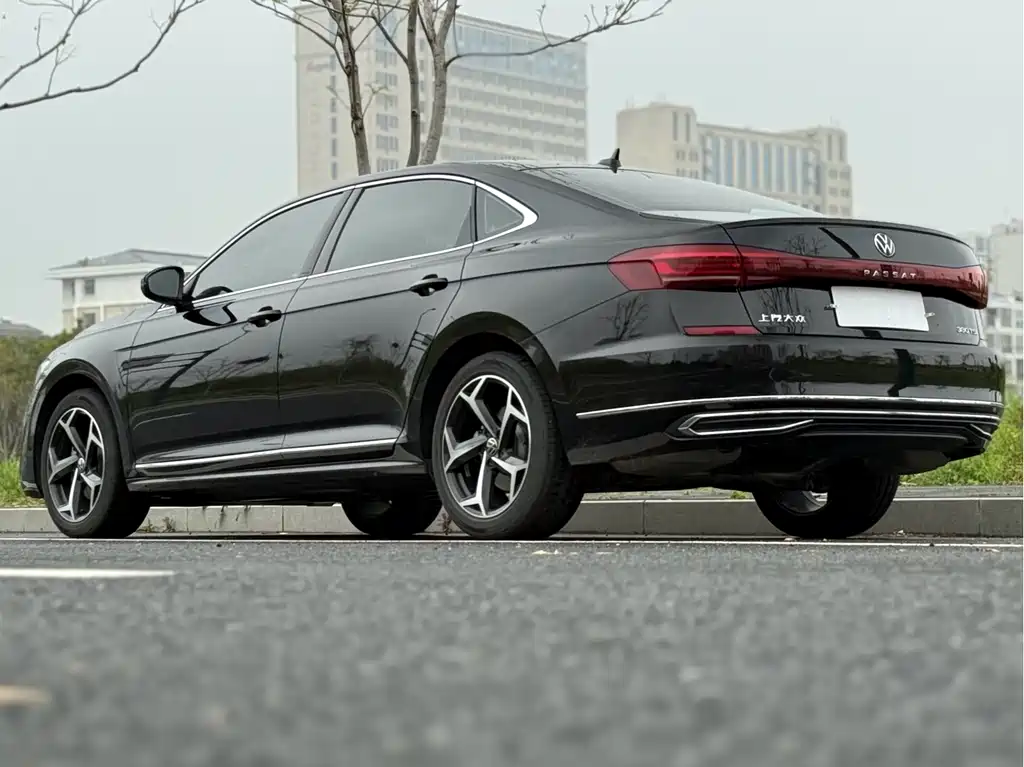 Volkswagen Passat 2025 — фото 15