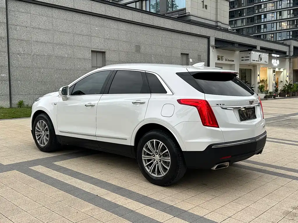 Cadillac XT5 2018 — фото 16