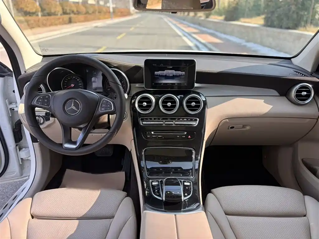 Mercedes-Benz GLC 2018 — фото 22