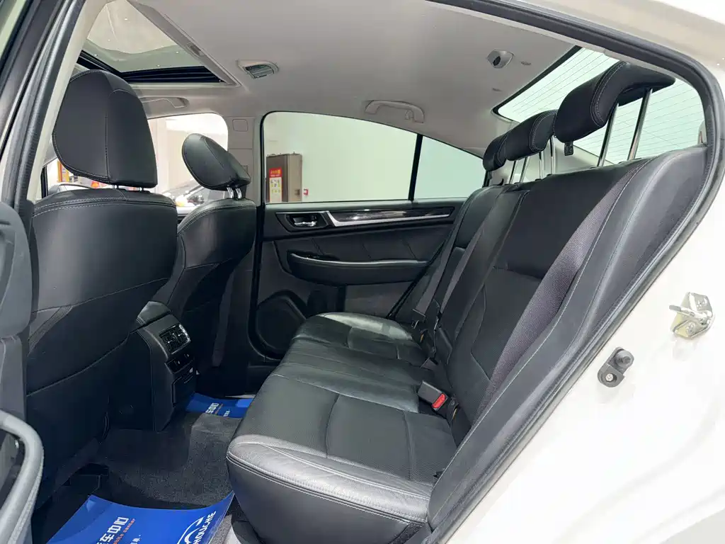 Subaru Legacy 2018 — фото 20