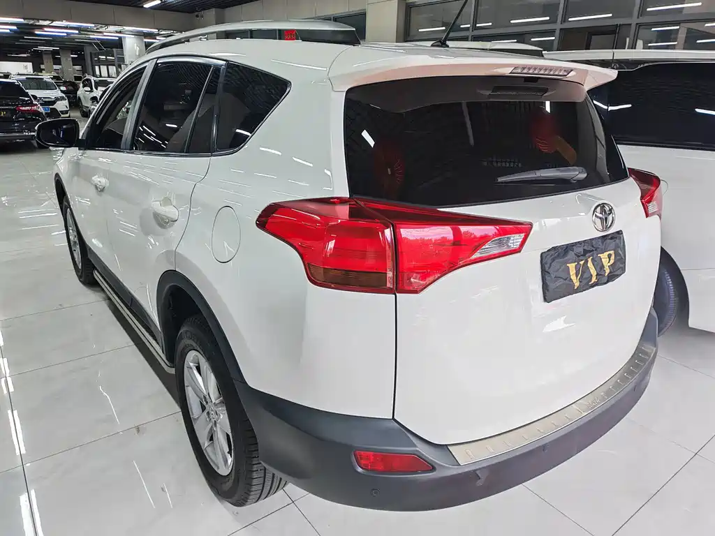 Toyota RAV4 2014 — фото 12
