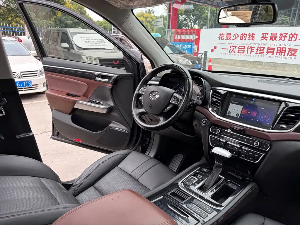 GAC Trumpchi GS8 2017 — фото 10