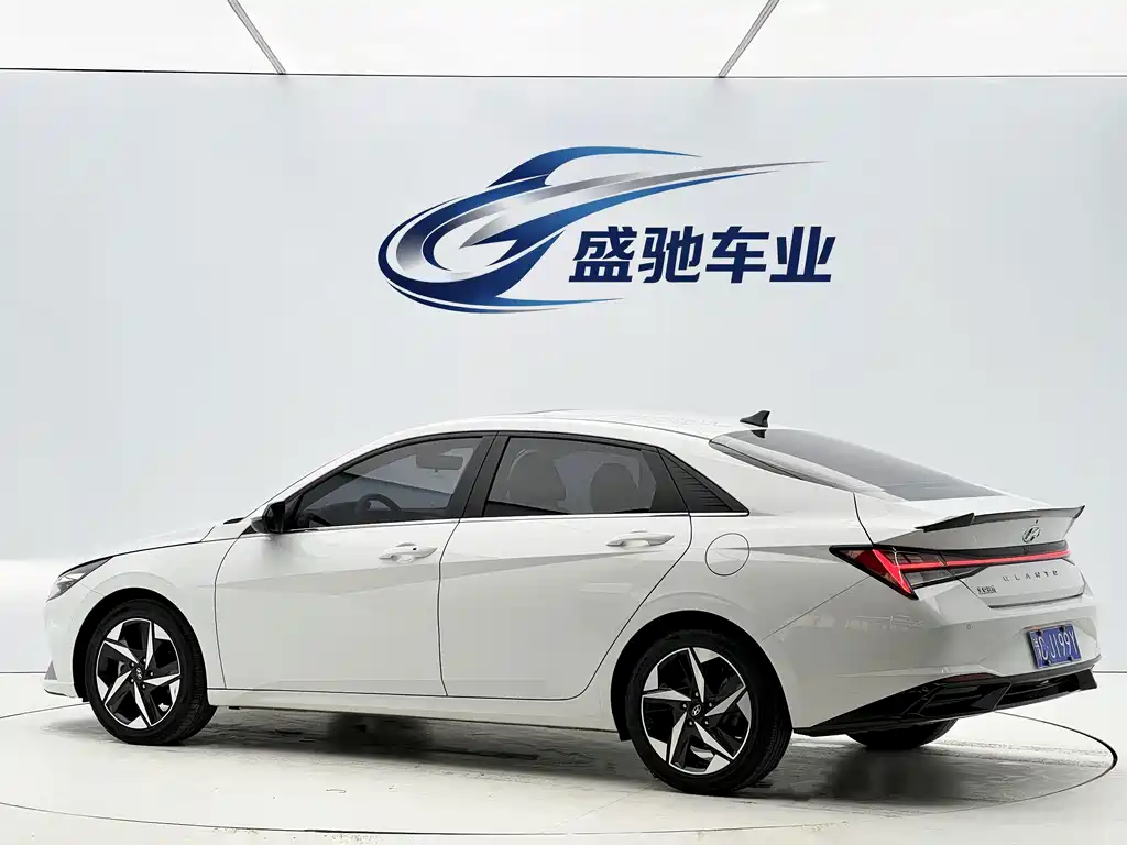 Hyundai Elantra 2022