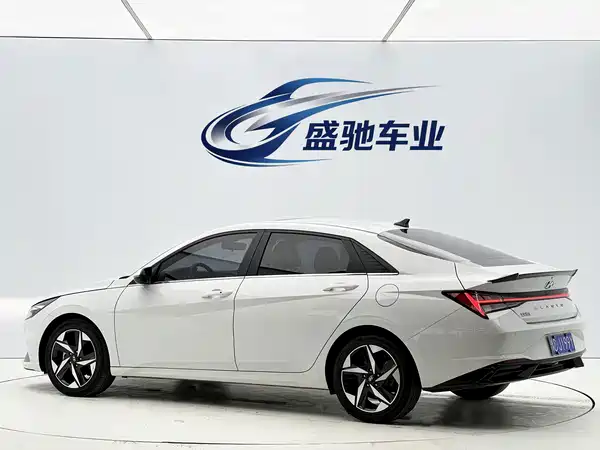 Hyundai Elantra 2022