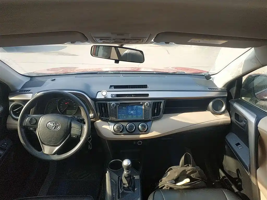 Toyota RAV4 2014 — фото 10