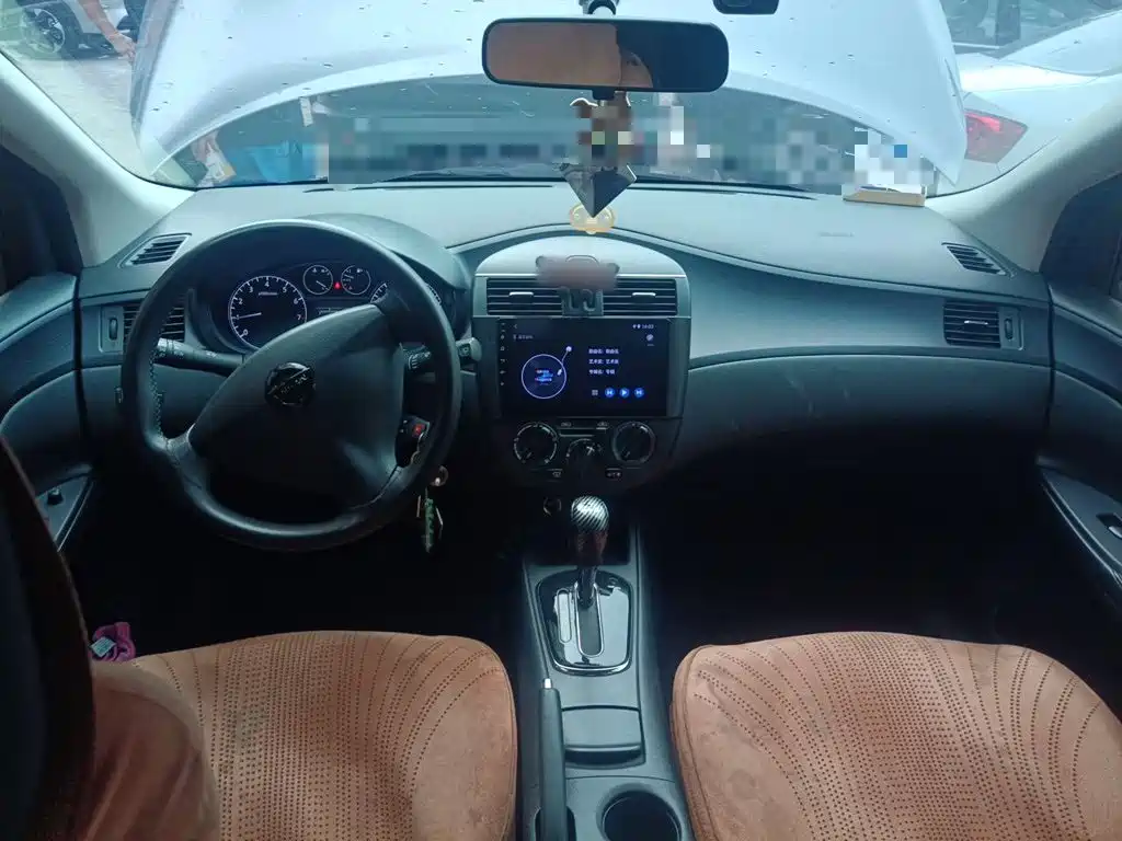 Nissan Tiida 2015 — фото 10