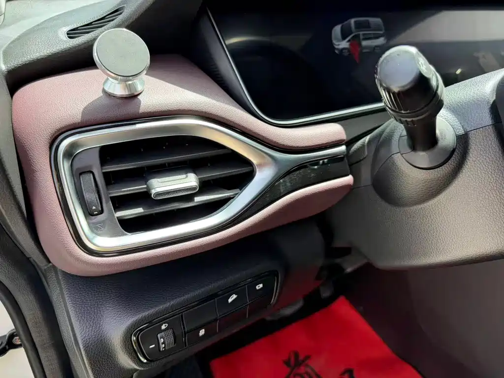 GAC Motor Trumpchi M6 2025 — фото 15