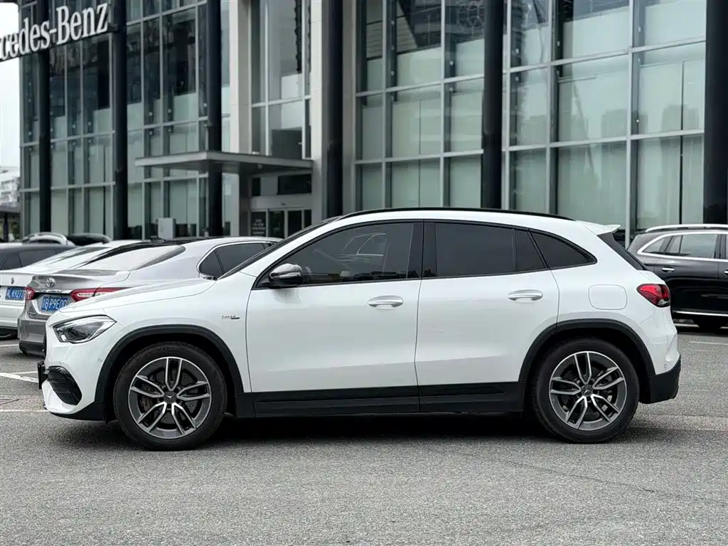 Mercedes-Benz GLA AMG 2022 — фото 3