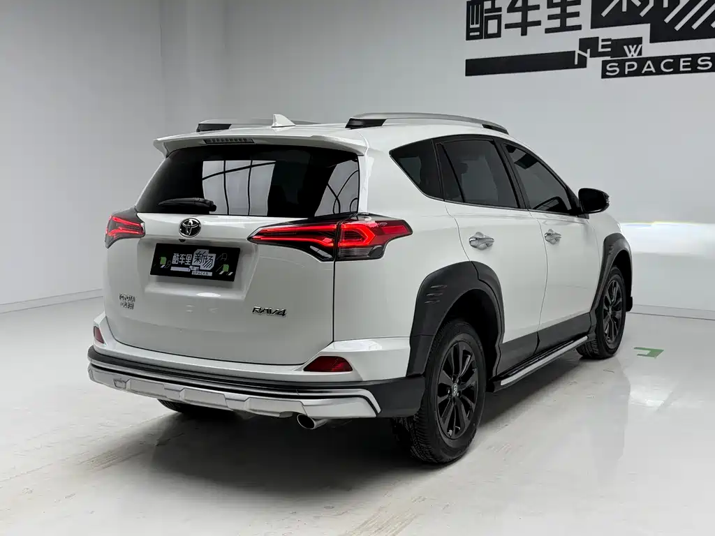 Toyota RAV4 2019 — фото 4