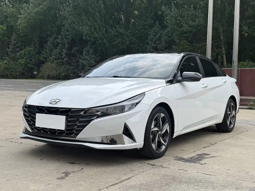 Hyundai Elantra 2022 — фото 1