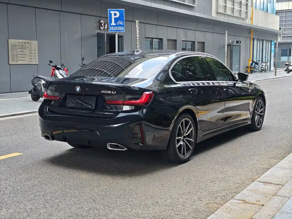BMW 3 Series 2025 — фото 19