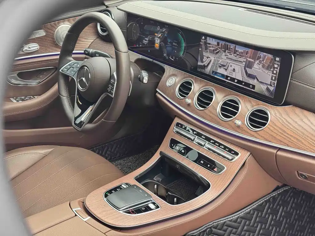 Mercedes-Benz E-Class 2024 — фото 14