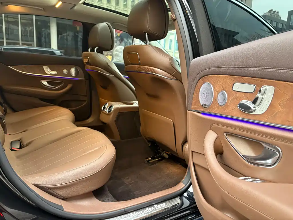 Mercedes-Benz E-Class 2019 — фото 10