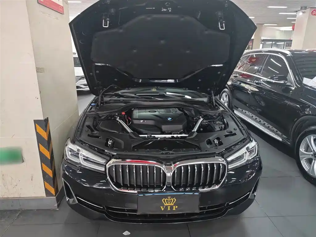 BMW 5 Series 2022 — фото 16