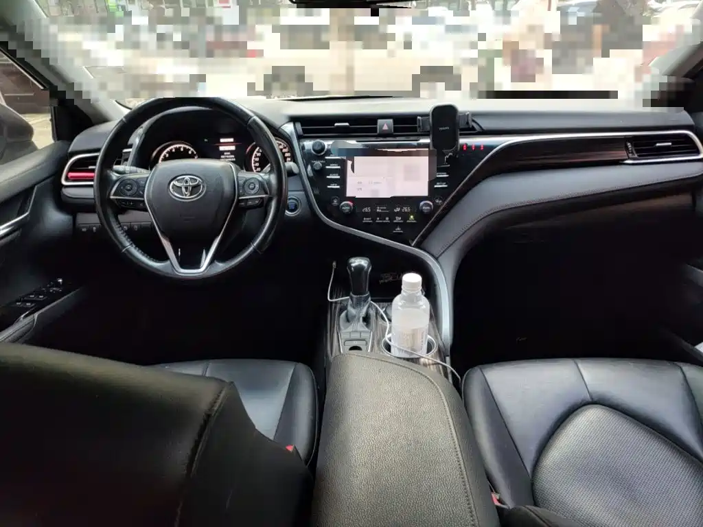 Toyota Camry 2019 — фото 13