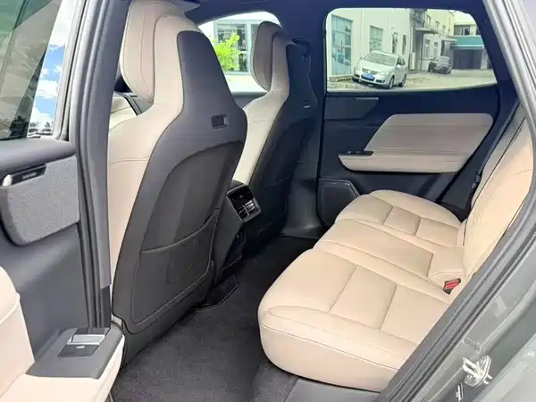 Volvo XC70 Plug-In Hybrid 2025