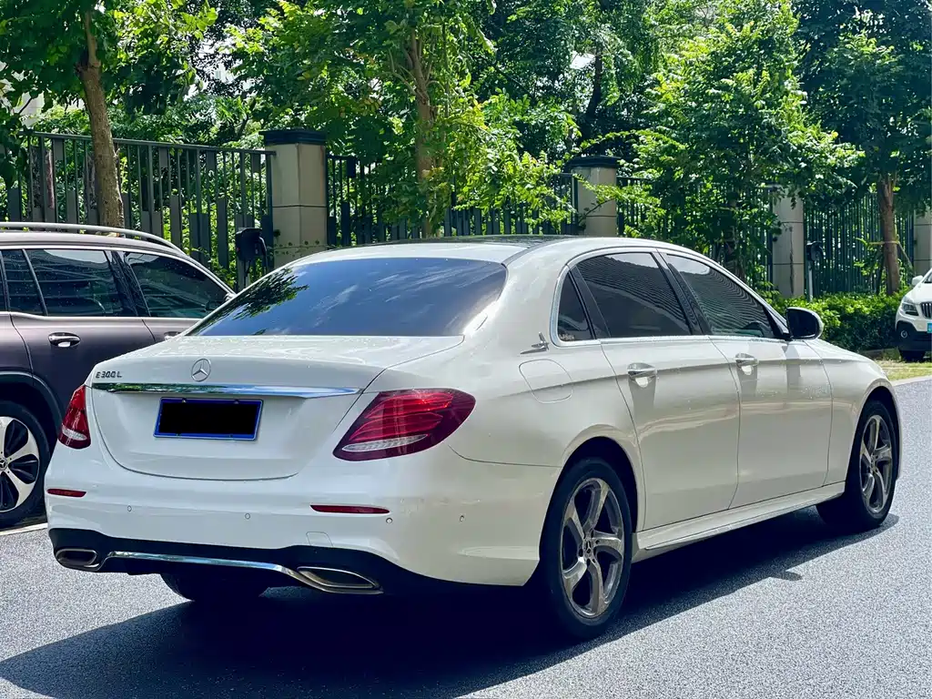 Mercedes-Benz E-Class 2018 — фото 9