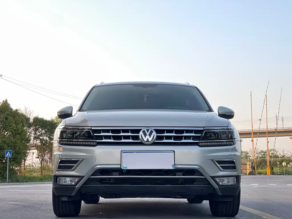Volkswagen Tiguan L 2017 — фото 2