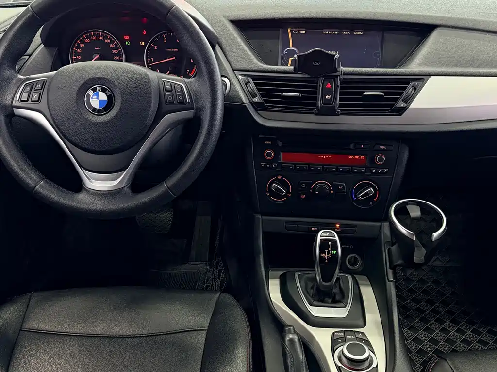 BMW X1 2014 — фото 15