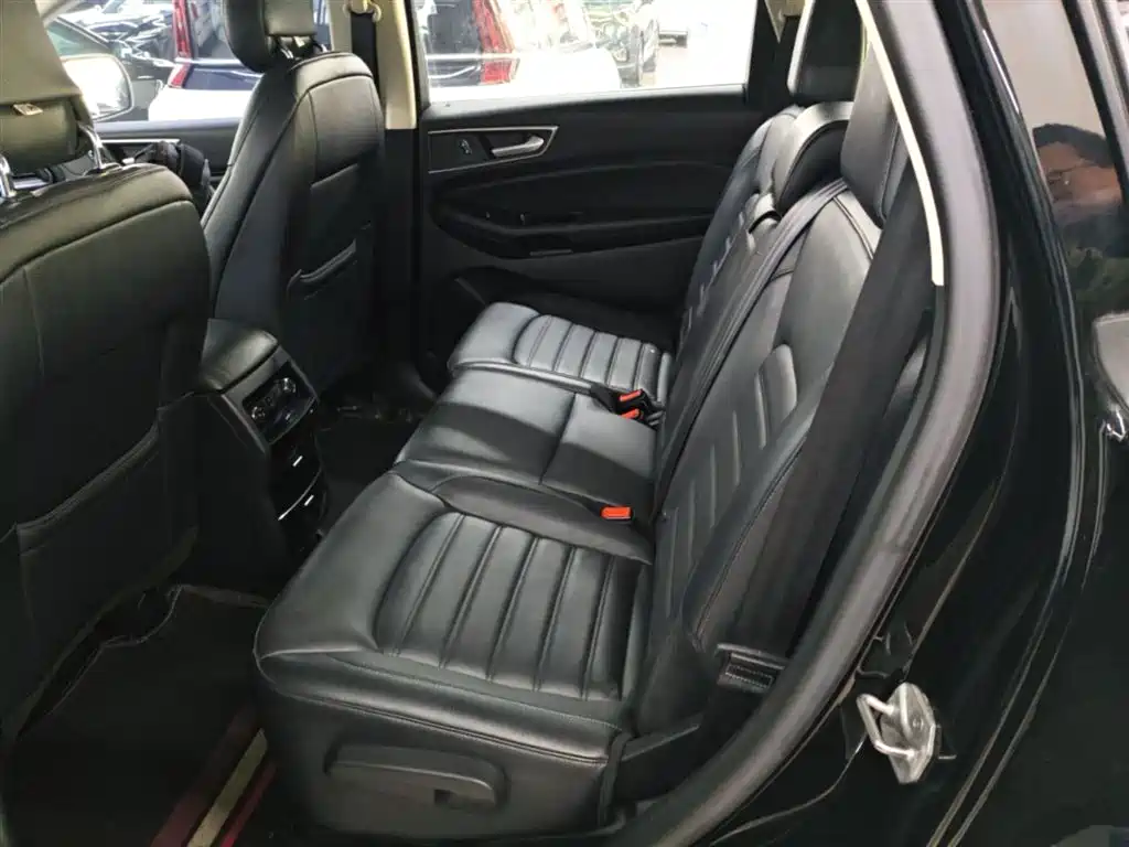 Ford Edge 2018 — фото 17