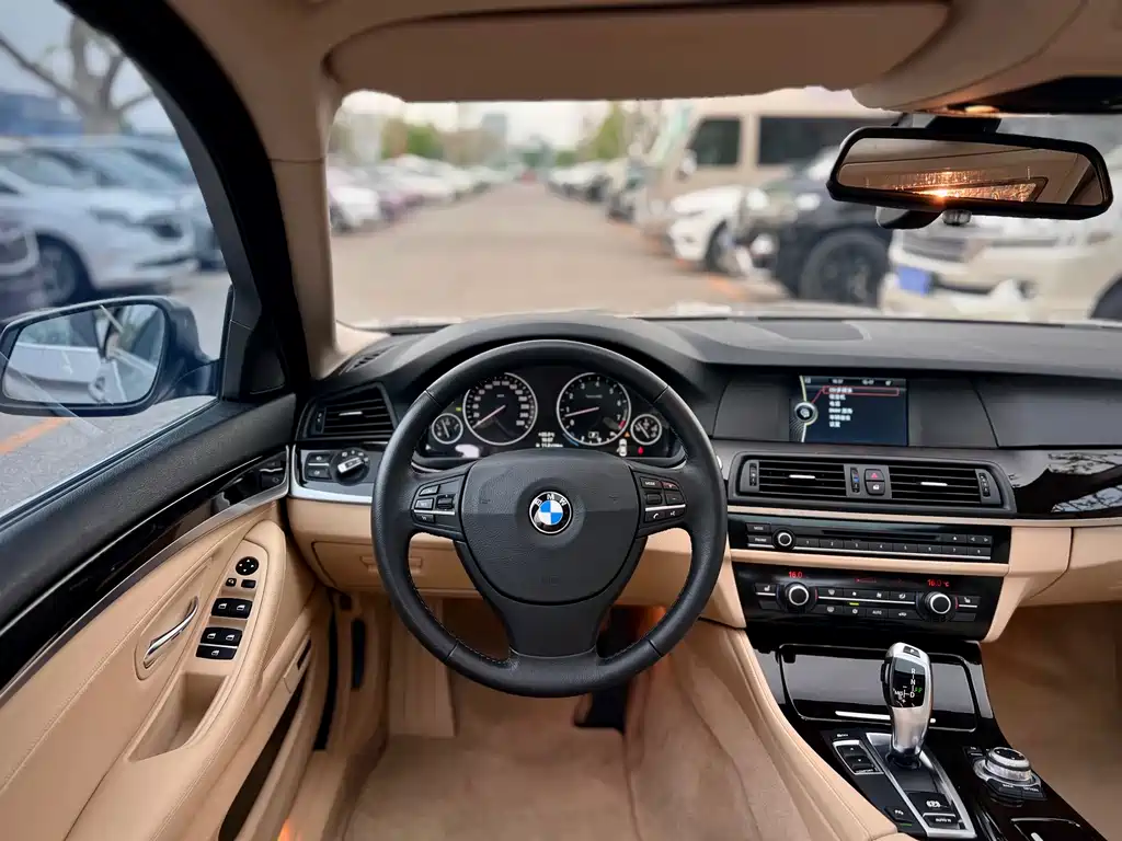 BMW 5 Series 2012 — фото 11
