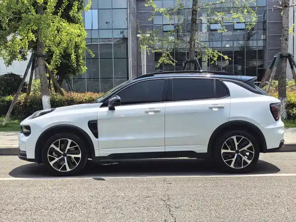 Lynk & Co 01 EM-P 2021