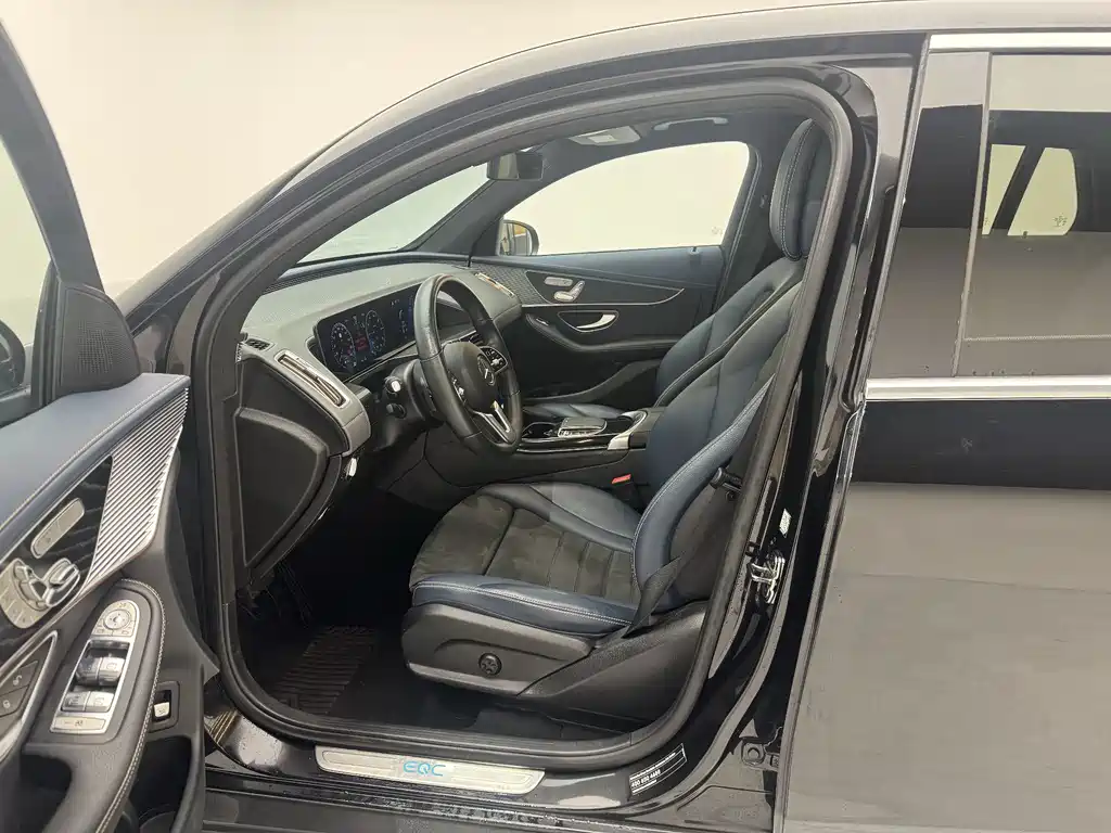 Mercedes-Benz EQC 2020 — фото 11