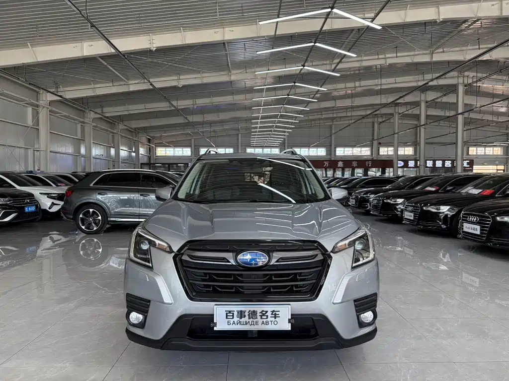 Subaru Forester 2022 — фото 2