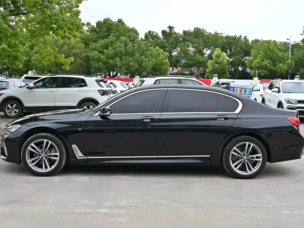 BMW 7 Series 2018 — фото 2