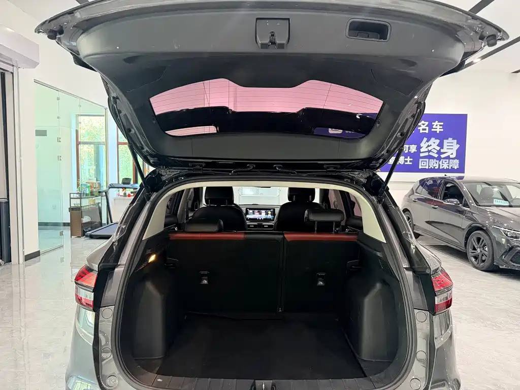 Geely Binyue 2022 — фото 18