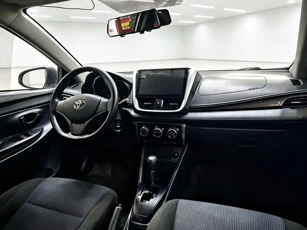 Toyota Yaris L 2019 — фото 9