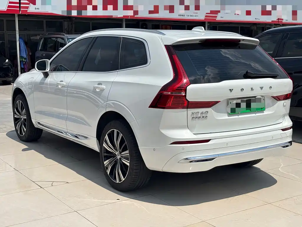 Volvo XC60 Plug-In Hybrid 2023 — фото 4