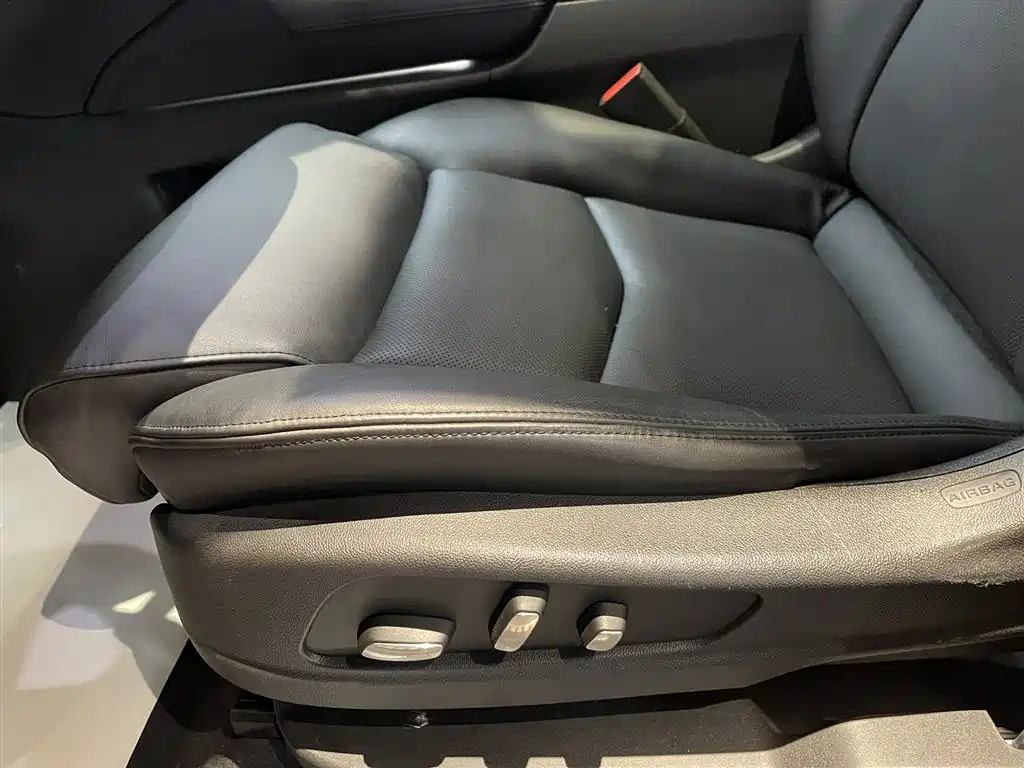Cadillac XT5 2016 — фото 10