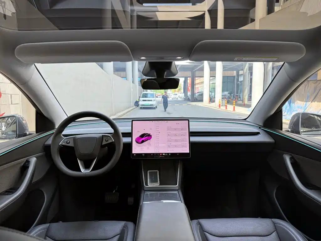 Tesla Model Y 2025 — фото 11