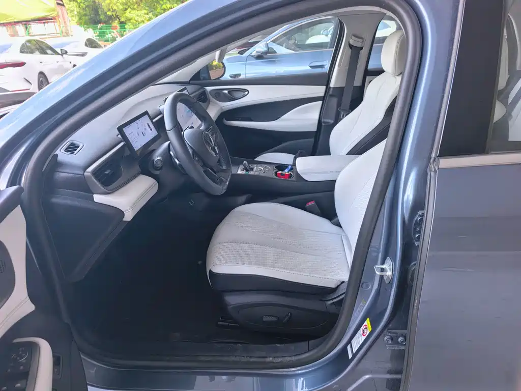 BYD Seal 05 DM-i 2025 — фото 3