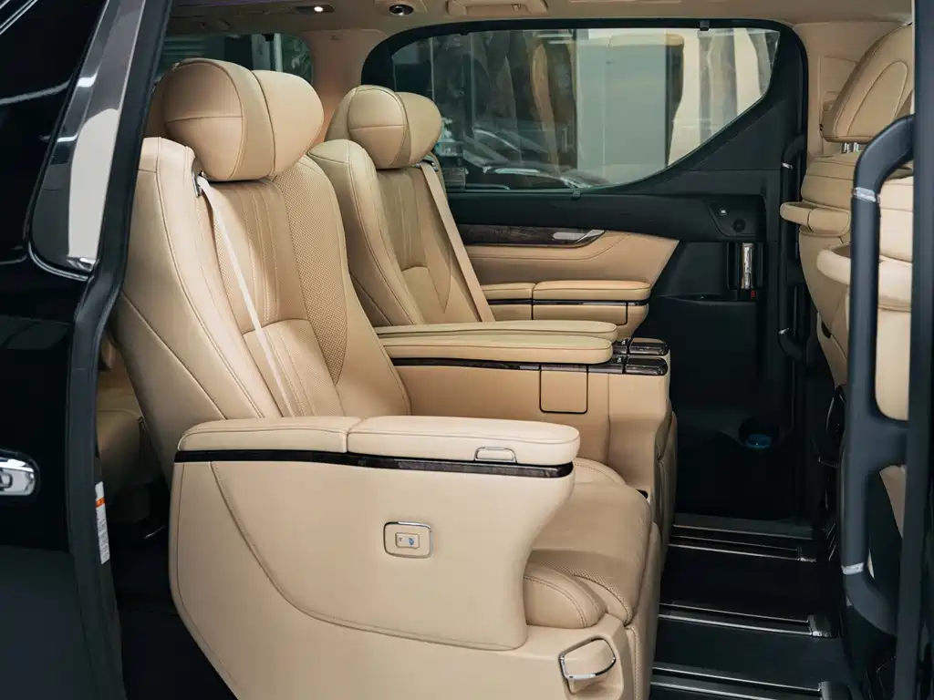 Toyota Alphard 2020 — фото 12