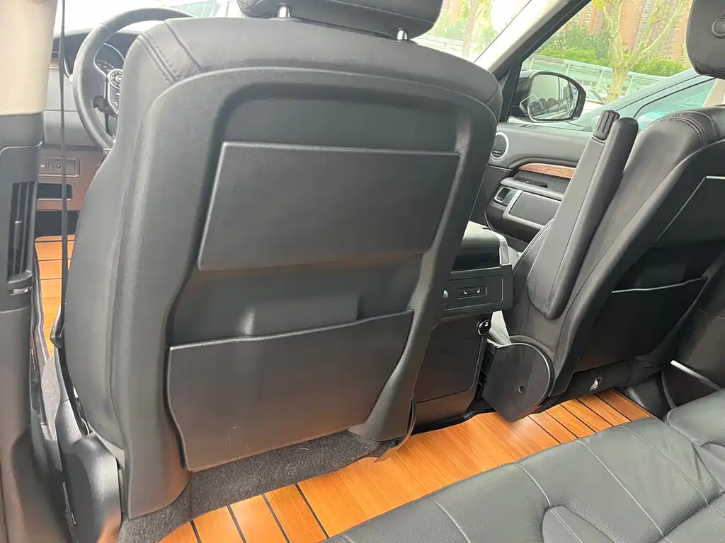 Land Rover Discovery 2018 — фото 13