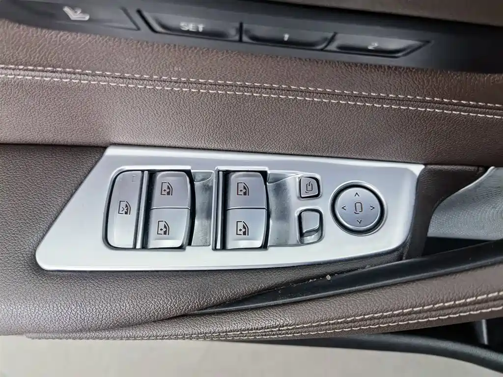 BMW 5 Series 2021 — фото 9