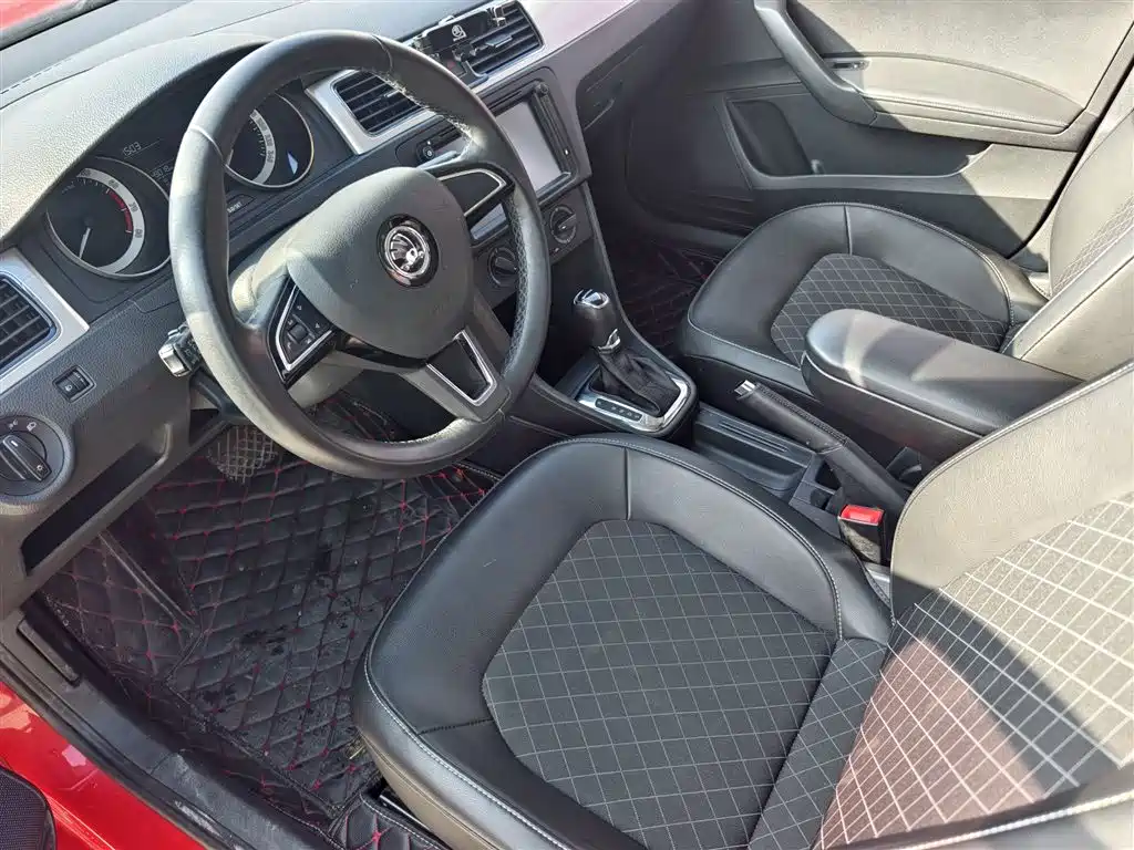 Skoda Rapid Spaceback 2018 — фото 8