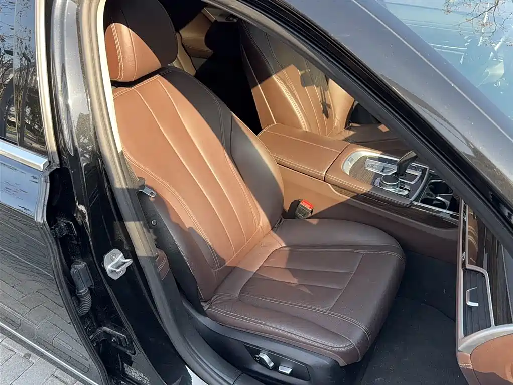 BMW 7 Series 2017 — фото 22