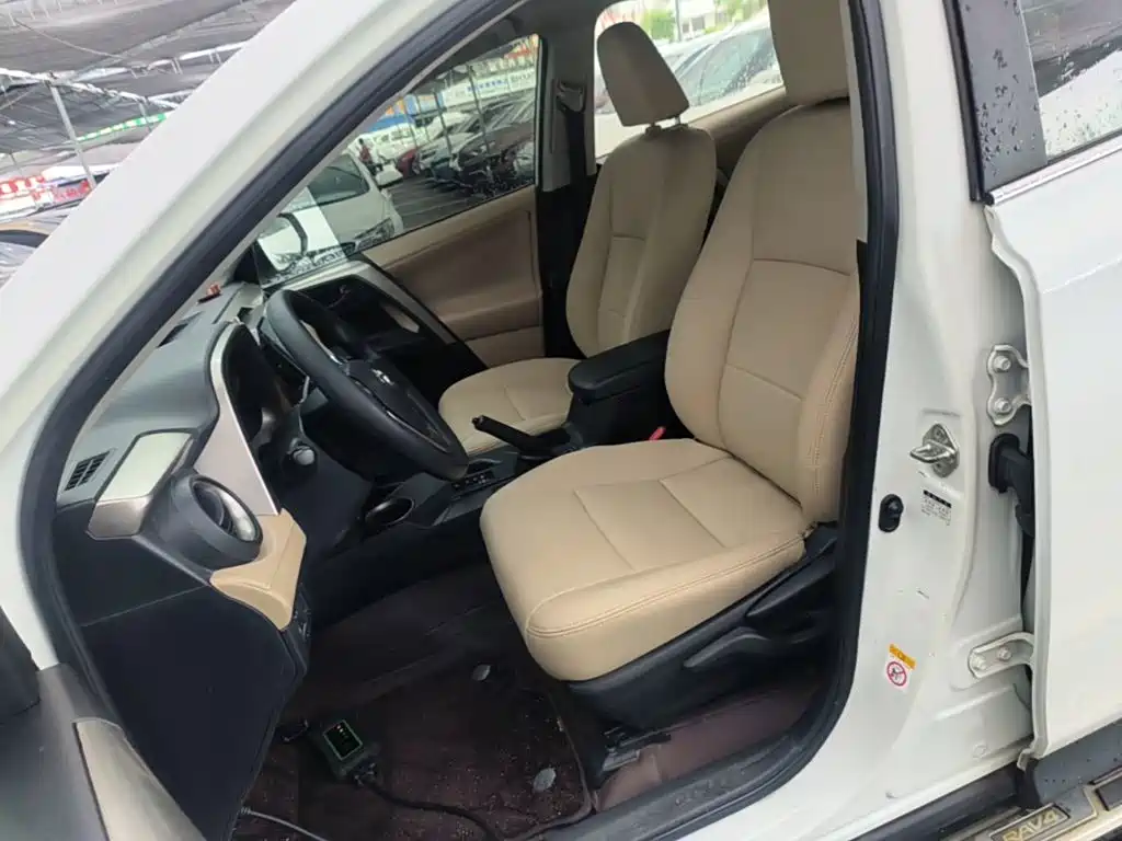 Toyota RAV4 2015 — фото 15