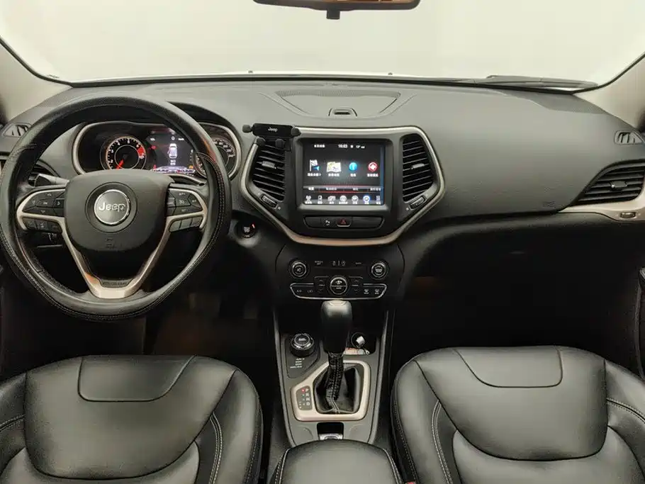 Jeep Cherokee 2018 — фото 12