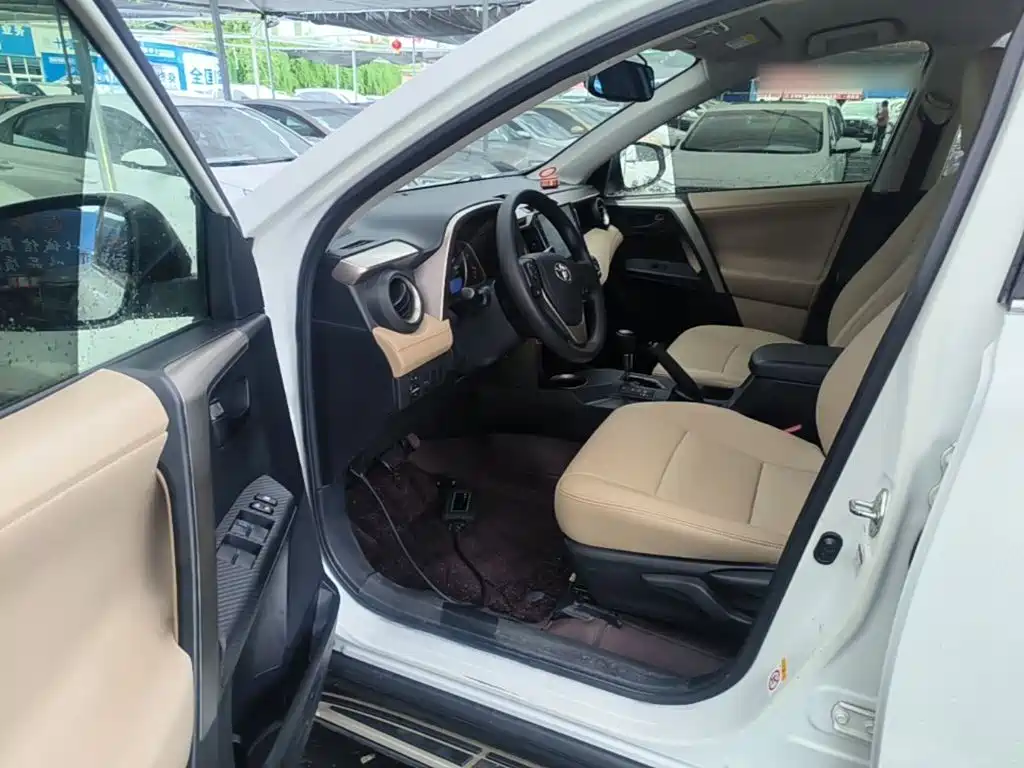 Toyota RAV4 2015 — фото 16