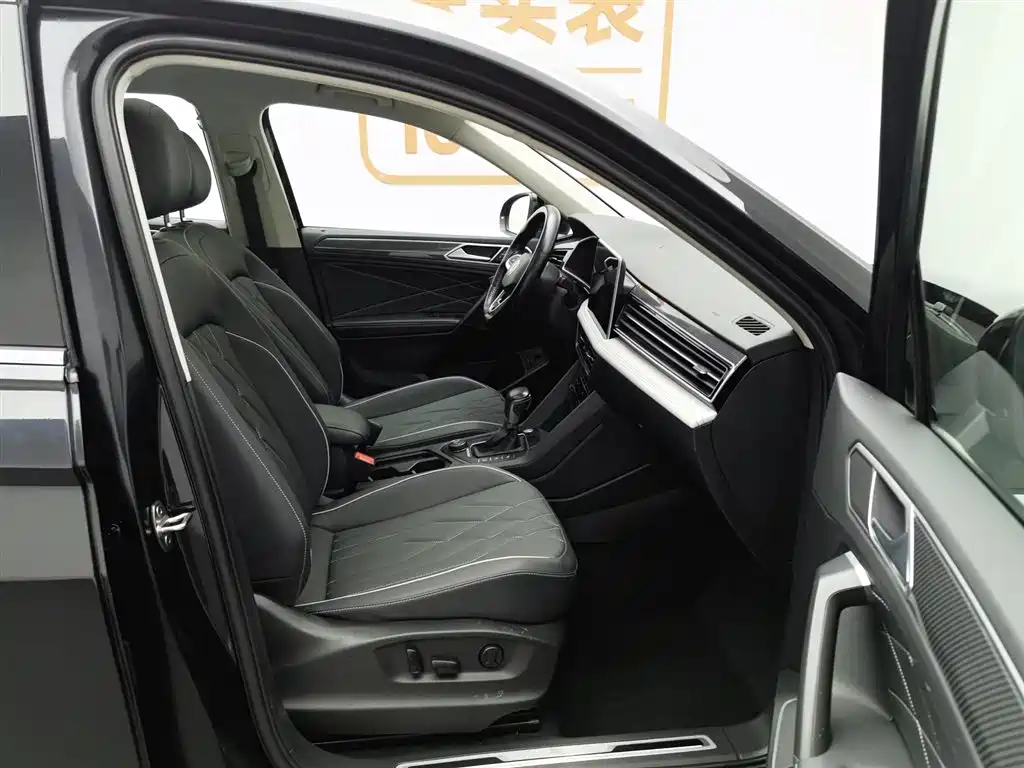 Volkswagen Tiguan L 2023 — фото 23
