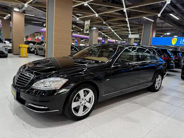 Mercedes-Benz S-Class 2012