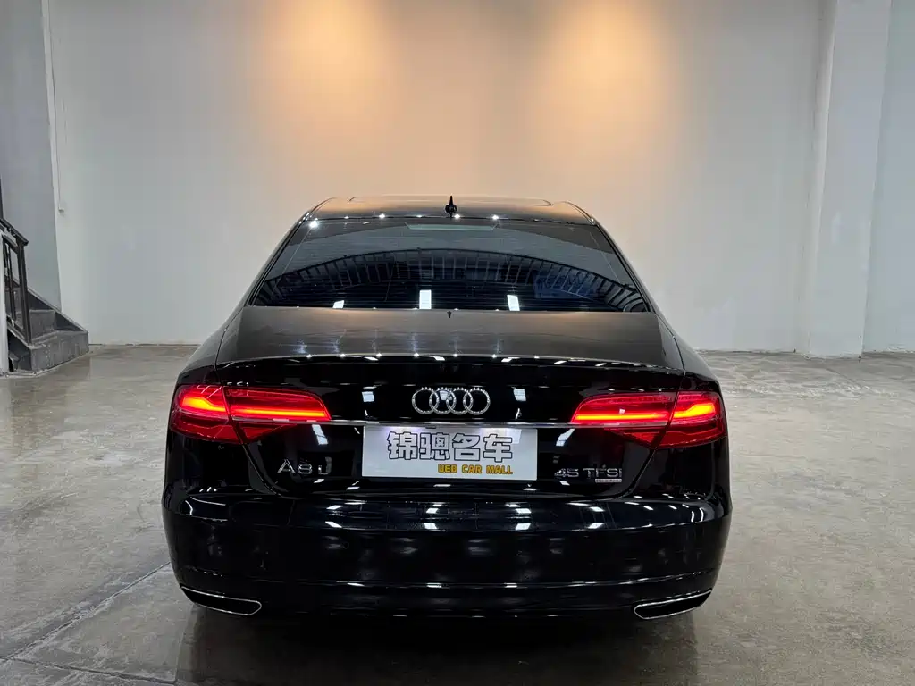 Audi A8 2017 — фото 6