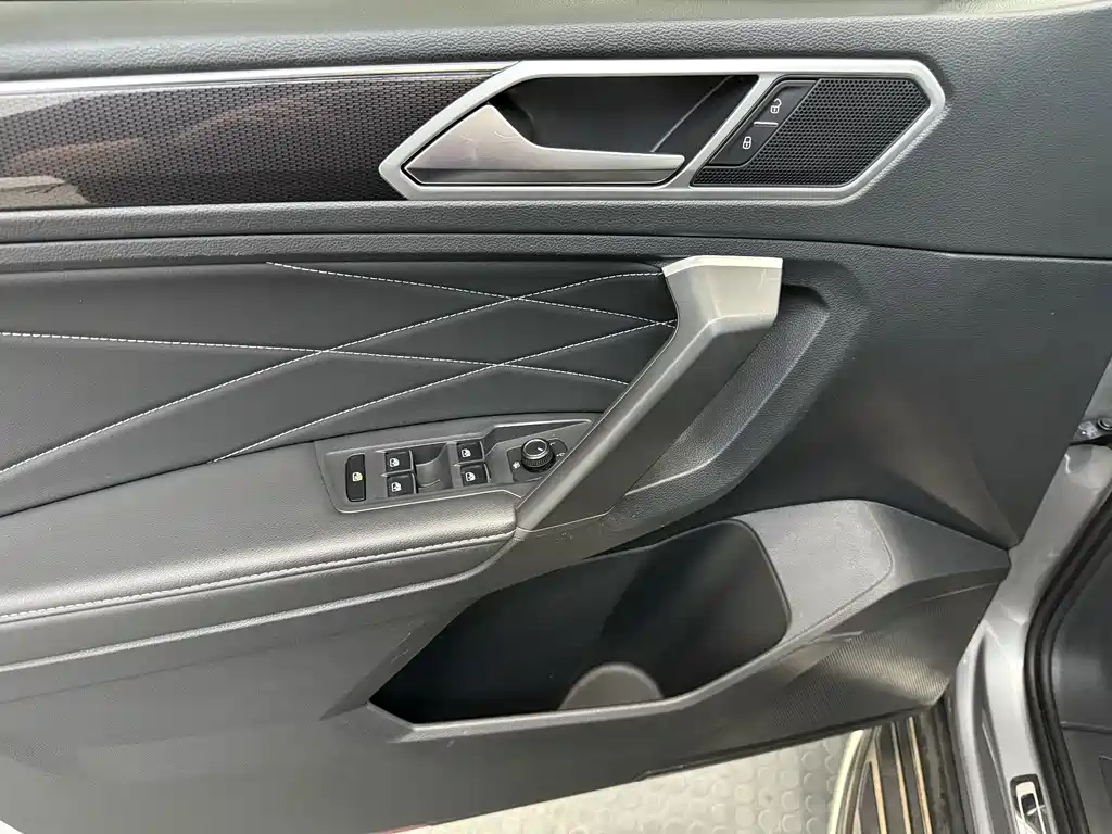 Volkswagen Tiguan L 2023 — фото 11