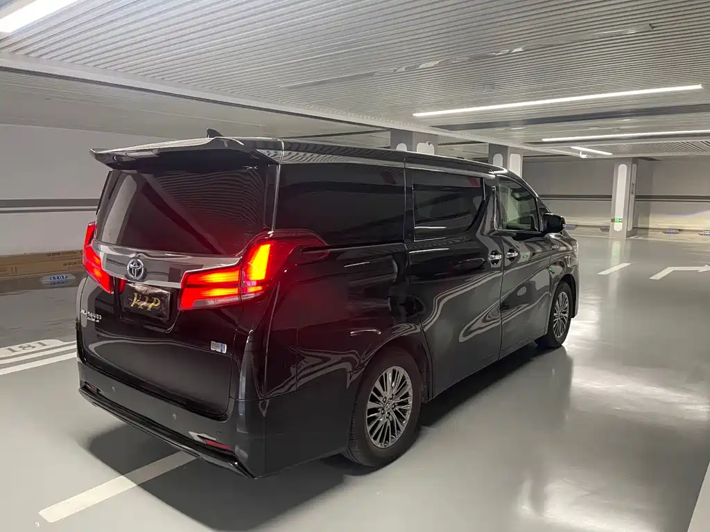 Toyota Alphard 2020 — фото 29