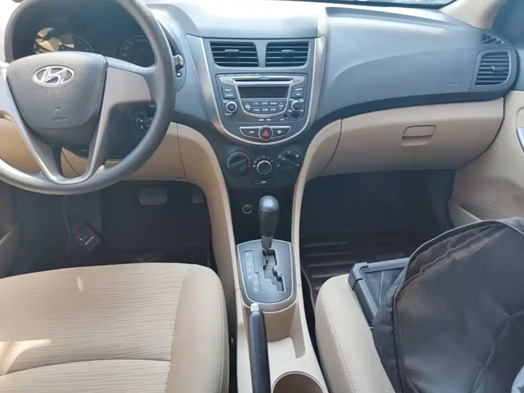Hyundai Accent 2015 — фото 14