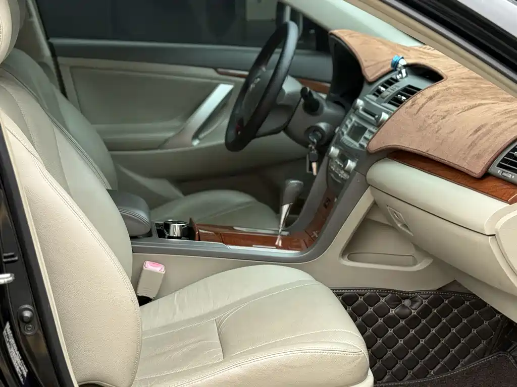 Toyota Camry 2014 — фото 13